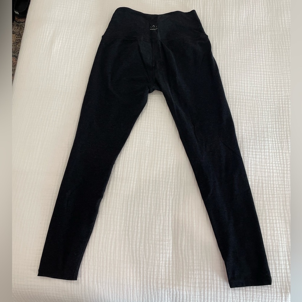 Beyond Yoga Black Spacedye Leggings, Size Medium.